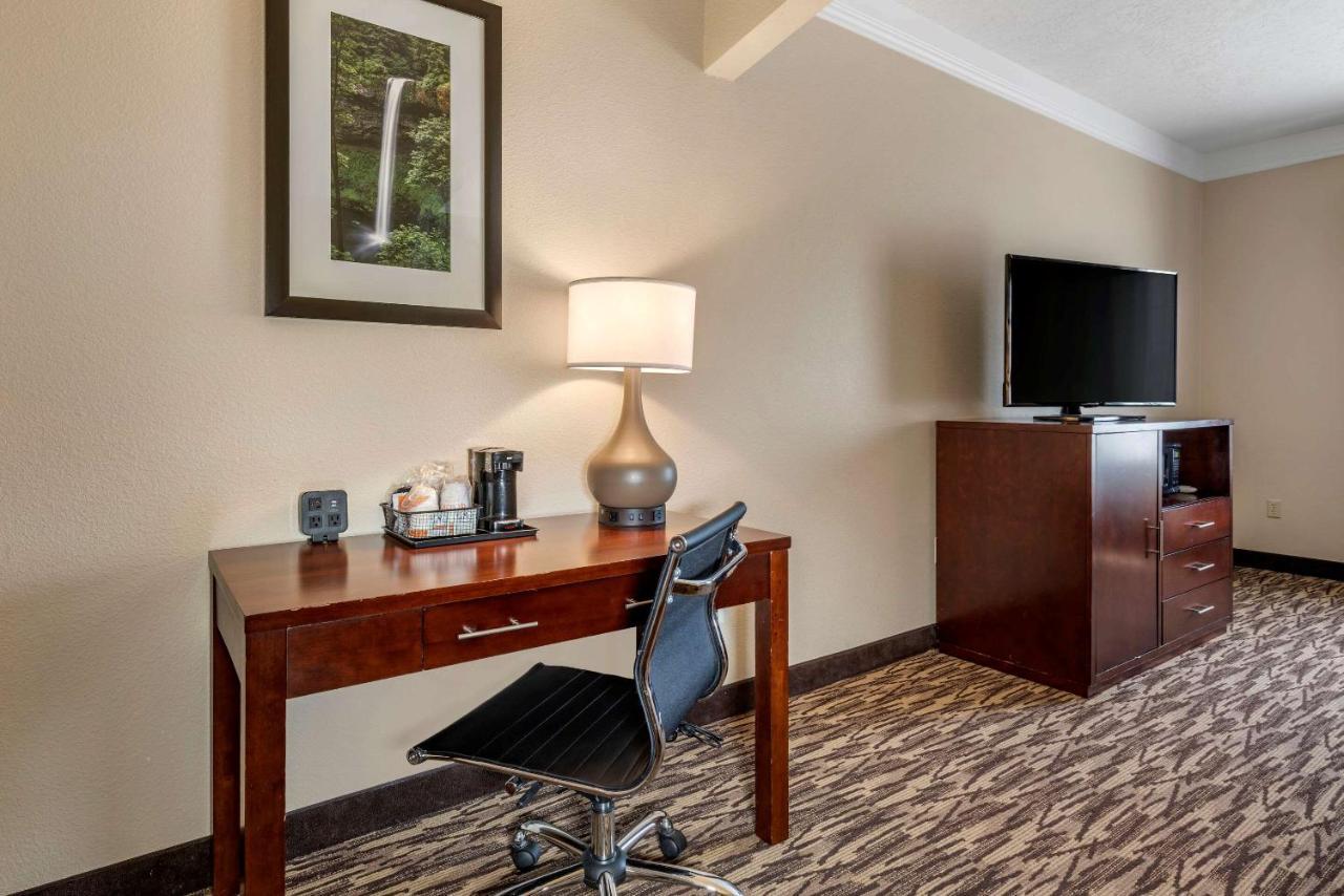 Comfort Suites Salem Esterno foto