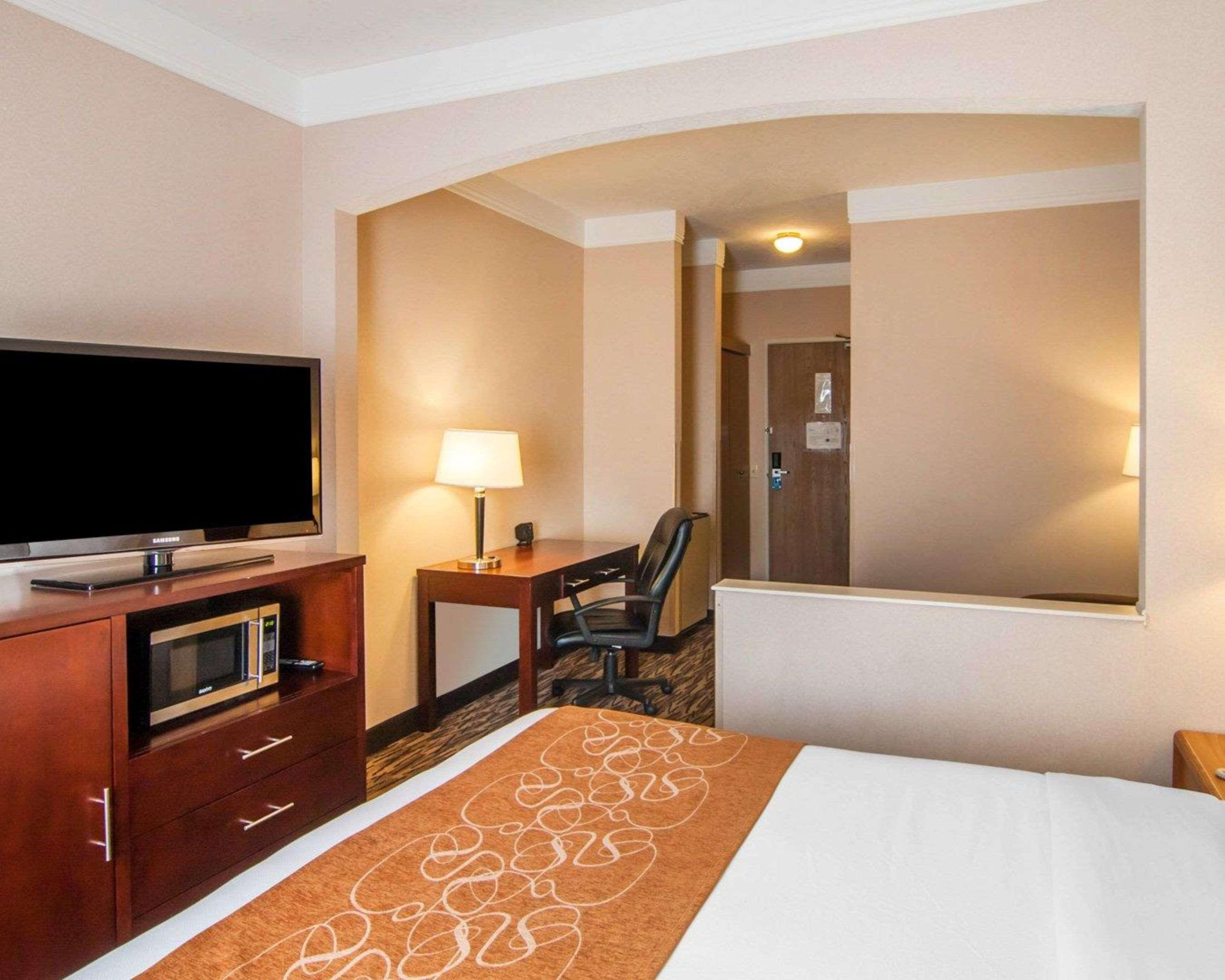 Comfort Suites Salem Esterno foto